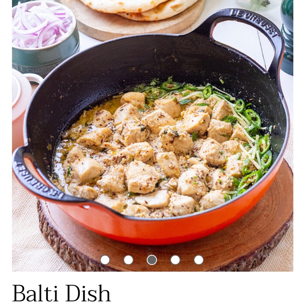 Le Creuset cast iron Balti dish in red - Picture 2 of 11